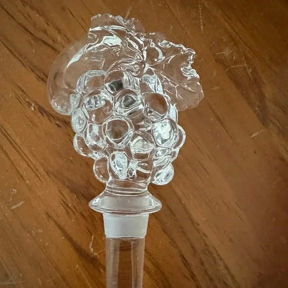 Wine Bottle Stopper. Mikasa Fruit collection Clear Glass Grape Classic Design - Picture 2 of 5